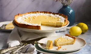 Ein köstliches Zitronentarte Rezept, das Lust auf mehr macht. Frisch, zitronig und perfekt für jeden Anlass.