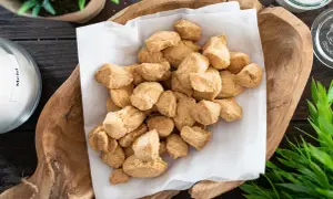 Leckere Butterstreusel, perfekt für das butterstreusel rezept. Goldbraun und knusprig, bereit zum Genießen.