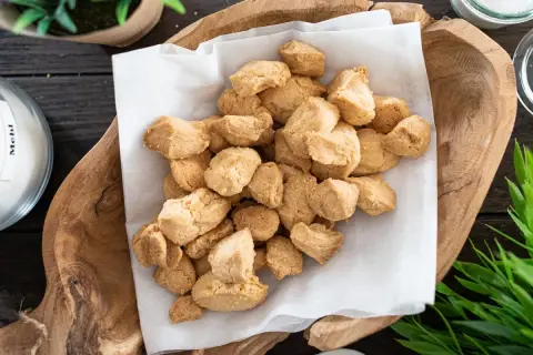 Leckere Butterstreusel, perfekt für das butterstreusel rezept. Goldbraun und knusprig, bereit zum Genießen.