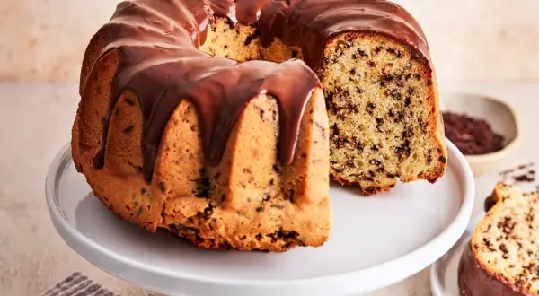 Schokoladiger Ameisenkuchen mit Schokoglasur, perfekt für ein einfaches Ameisenkuchen Rezept.