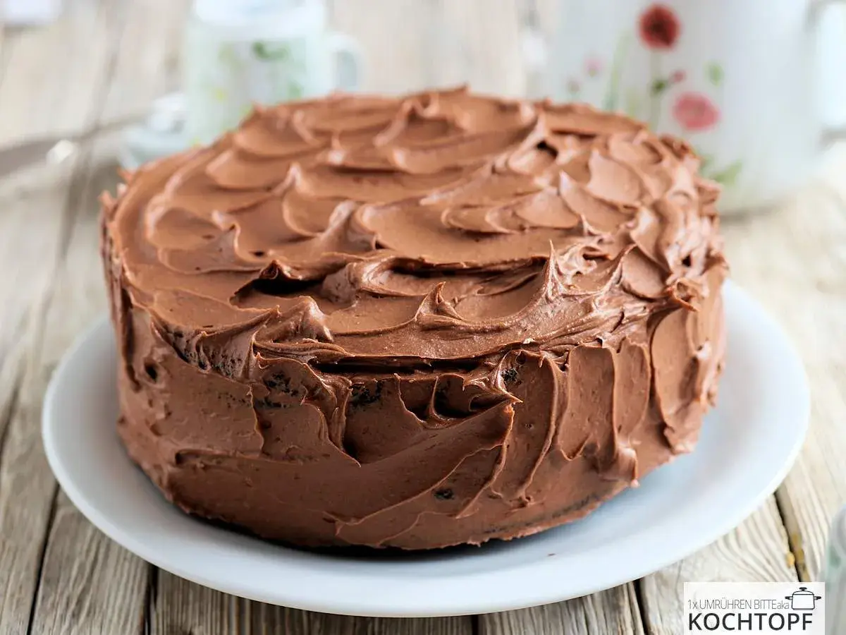 Saftige Schokotorte mit cremiger Glasur, perfekt für jedes schokoladige schokotorte rezept.