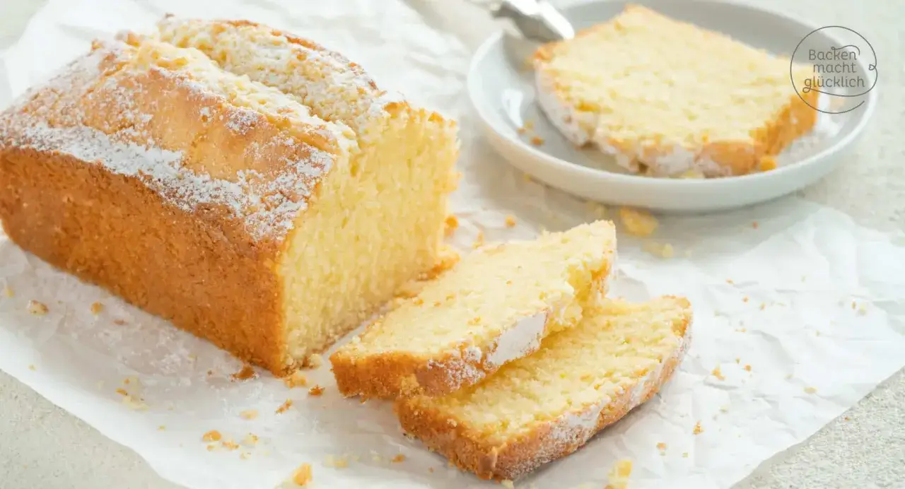 Ein saftiger, einfacher Kuchen mit Puderzucker best&auml;ubt, perfekt f&uuml;r einen gem&uuml;tlichen Nachmittag.