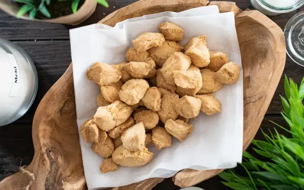 Leckere Butterstreusel, perfekt für das butterstreusel rezept. Goldbraun und knusprig, bereit zum Genießen.